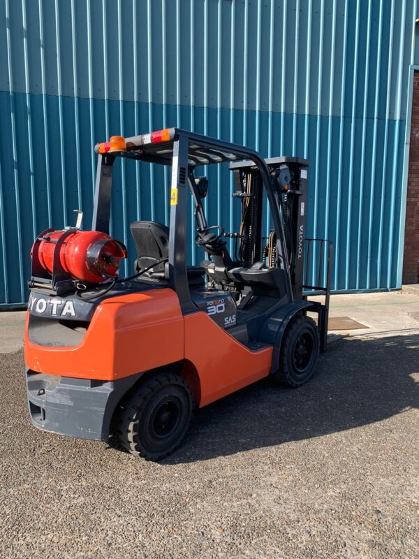 Tonero LPG (3.0t) - Image 4