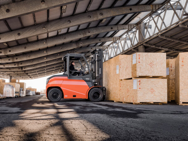4-Wheel Electric Forklifts - Image 5