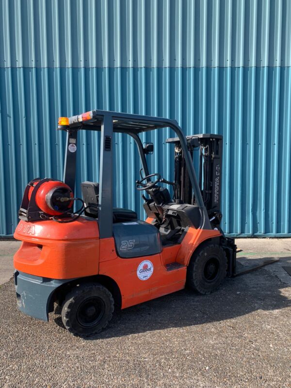Toyota 42-7FGF25 LPG (2.5t) - Image 2