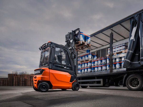 4-Wheel Electric Forklifts - Image 4