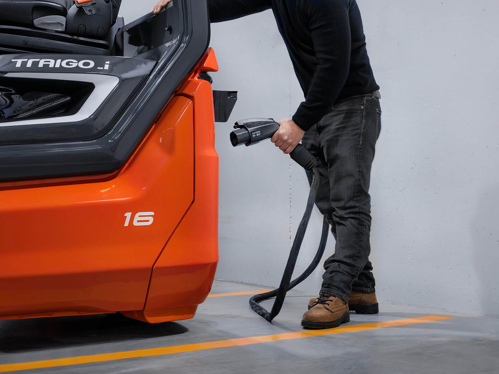 Toyota Traigo48_LIB charging