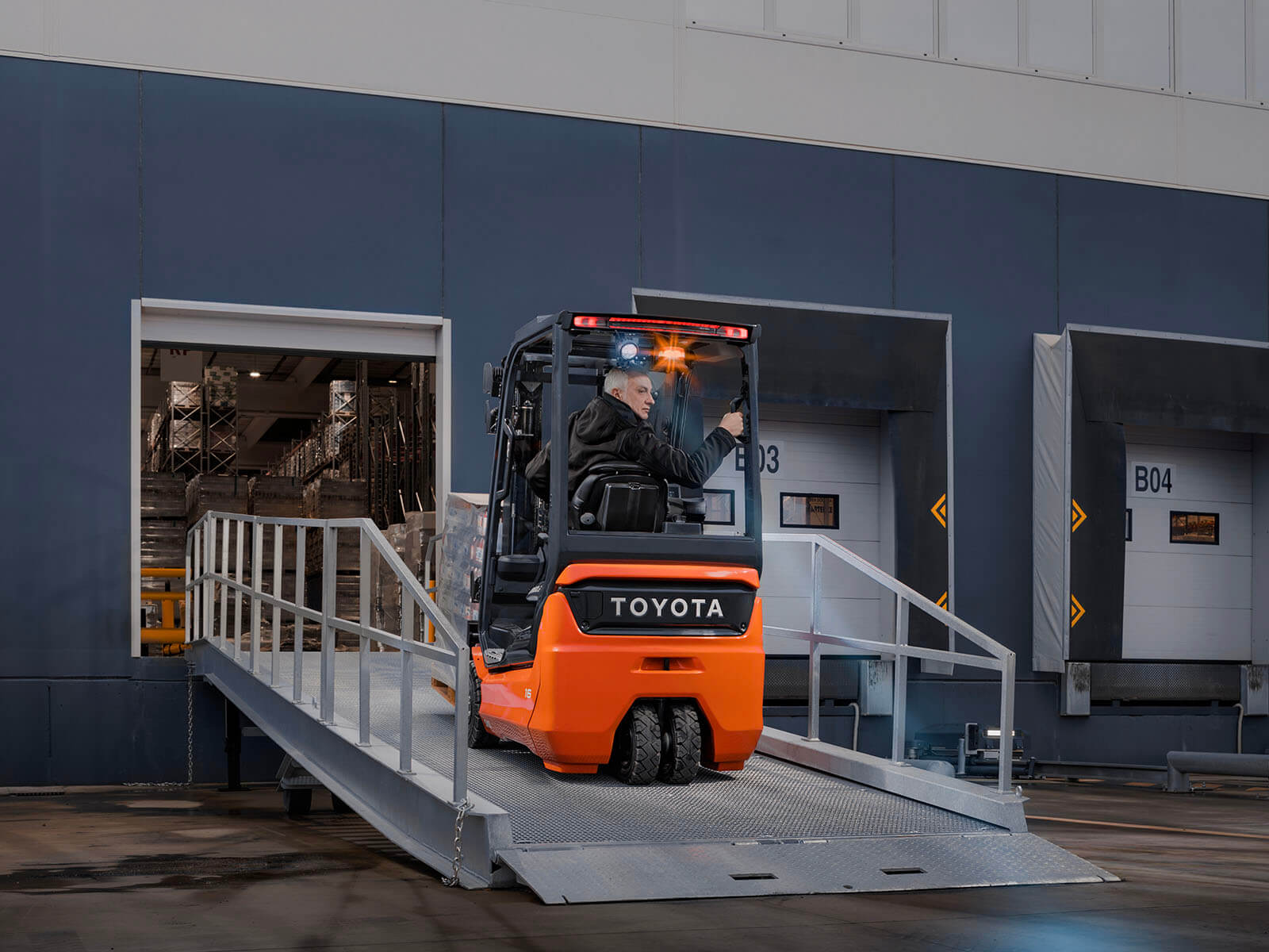 Toyota Traigo48_Li-ion ramp