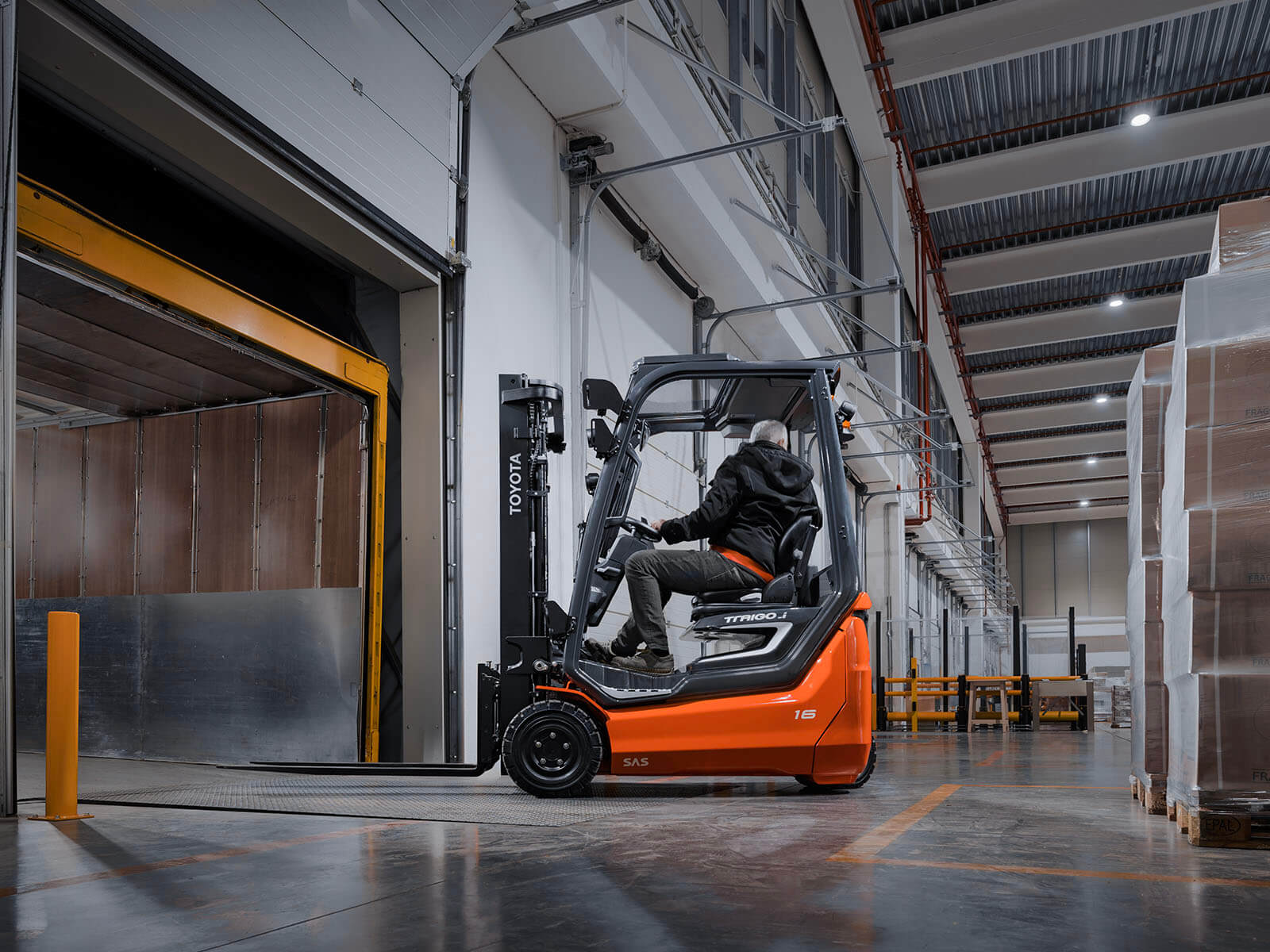 Toyota Traigo48_Li-ion unloading lorry