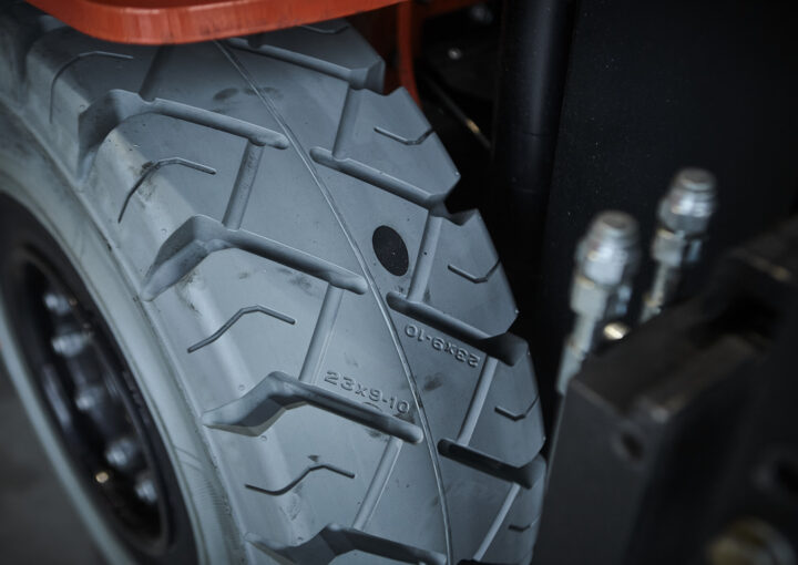 Forklift tyre