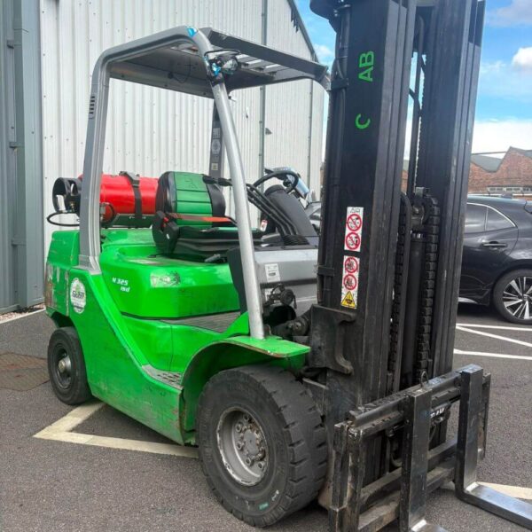 Cesab M325GV LPG Forklift - Image 2