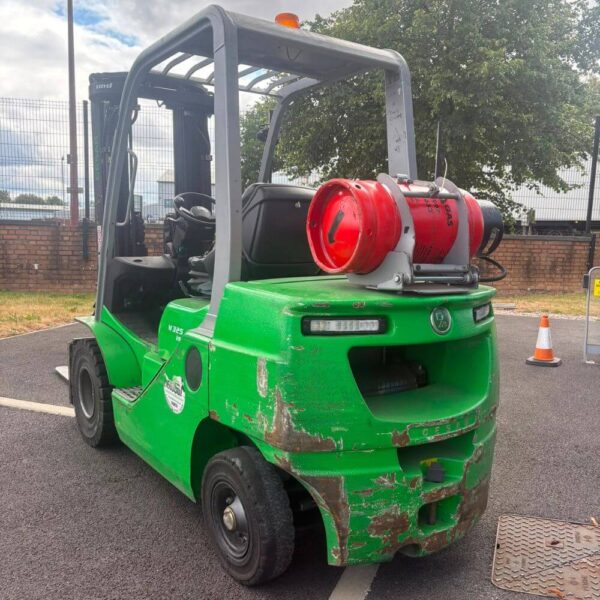 Cesab M325GV LPG Forklift - Image 3